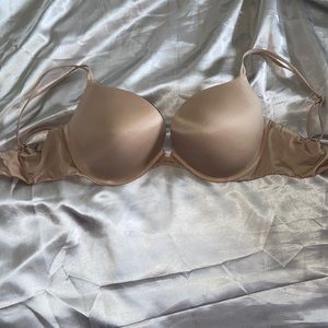 VICTORIA’S SECRET 34DD tan bra
